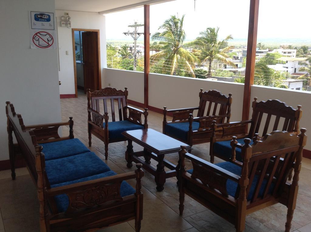 Gloria - Galapagos Inn Puerto Ayora  Exteriör bild