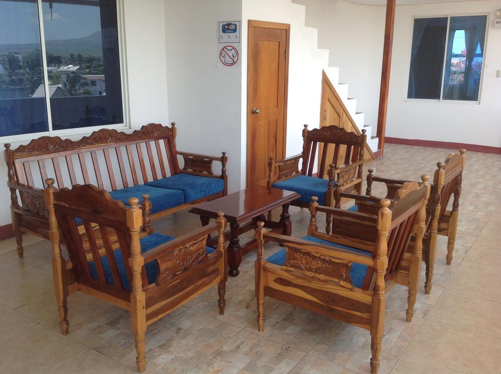 Gloria - Galapagos Inn Puerto Ayora  Exteriör bild