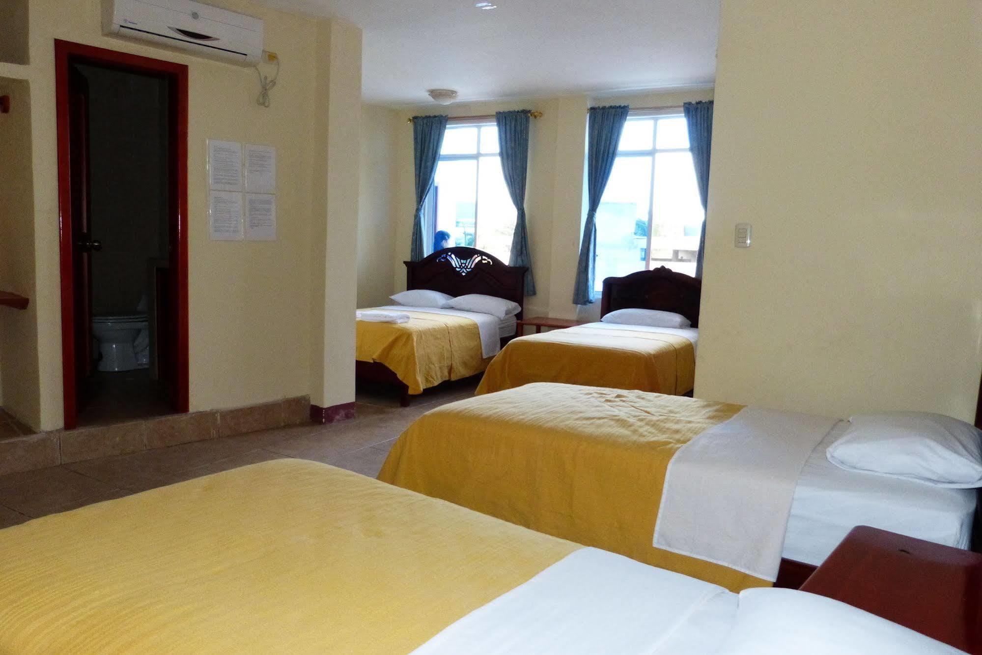 Gloria - Galapagos Inn Puerto Ayora  Exteriör bild