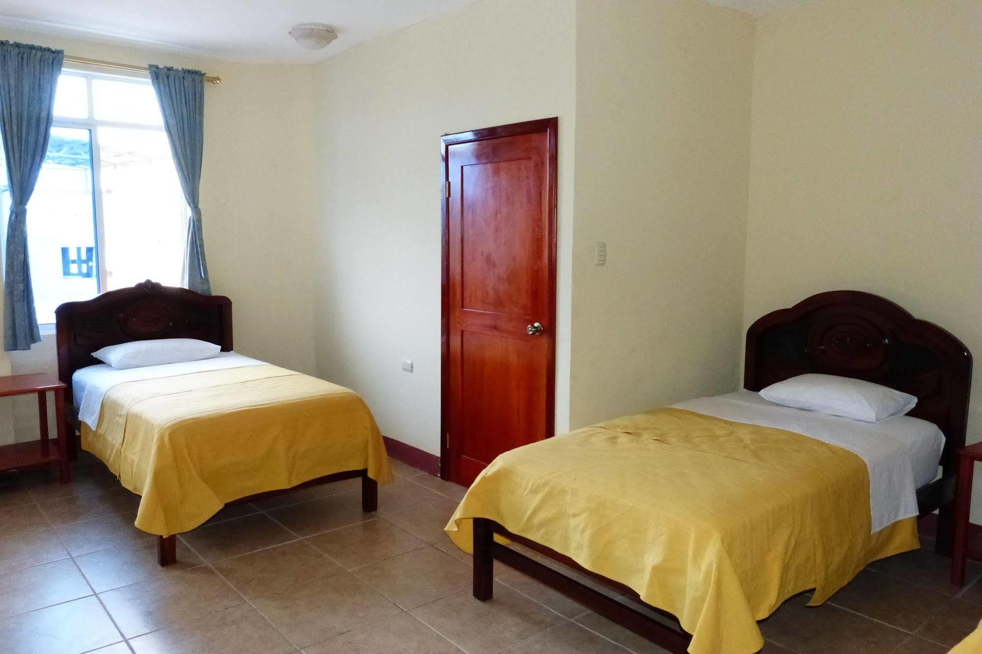 Gloria - Galapagos Inn Puerto Ayora  Exteriör bild
