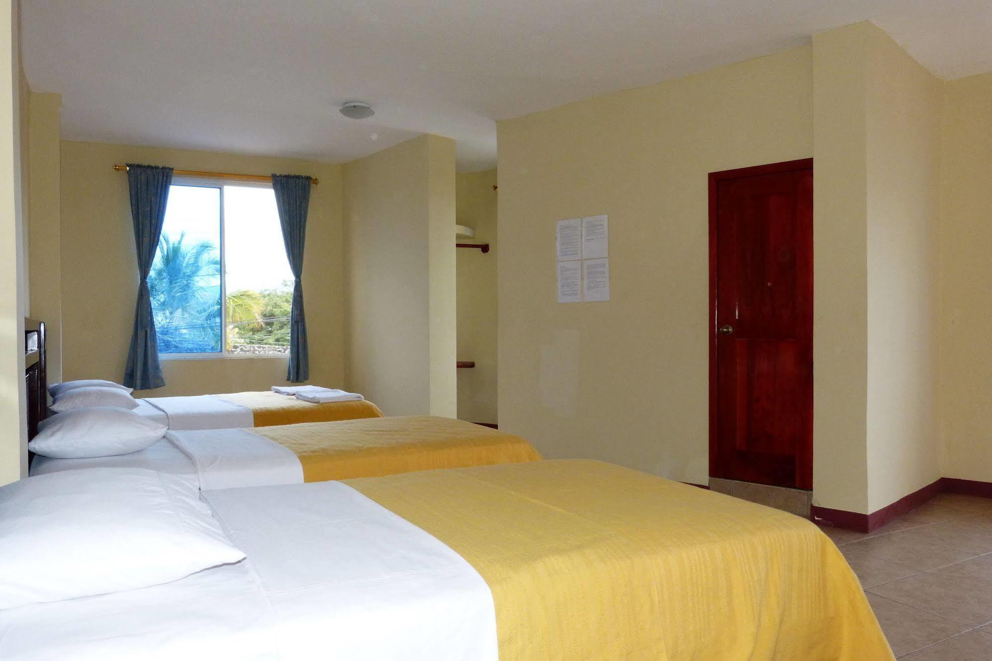 Gloria - Galapagos Inn Puerto Ayora  Exteriör bild
