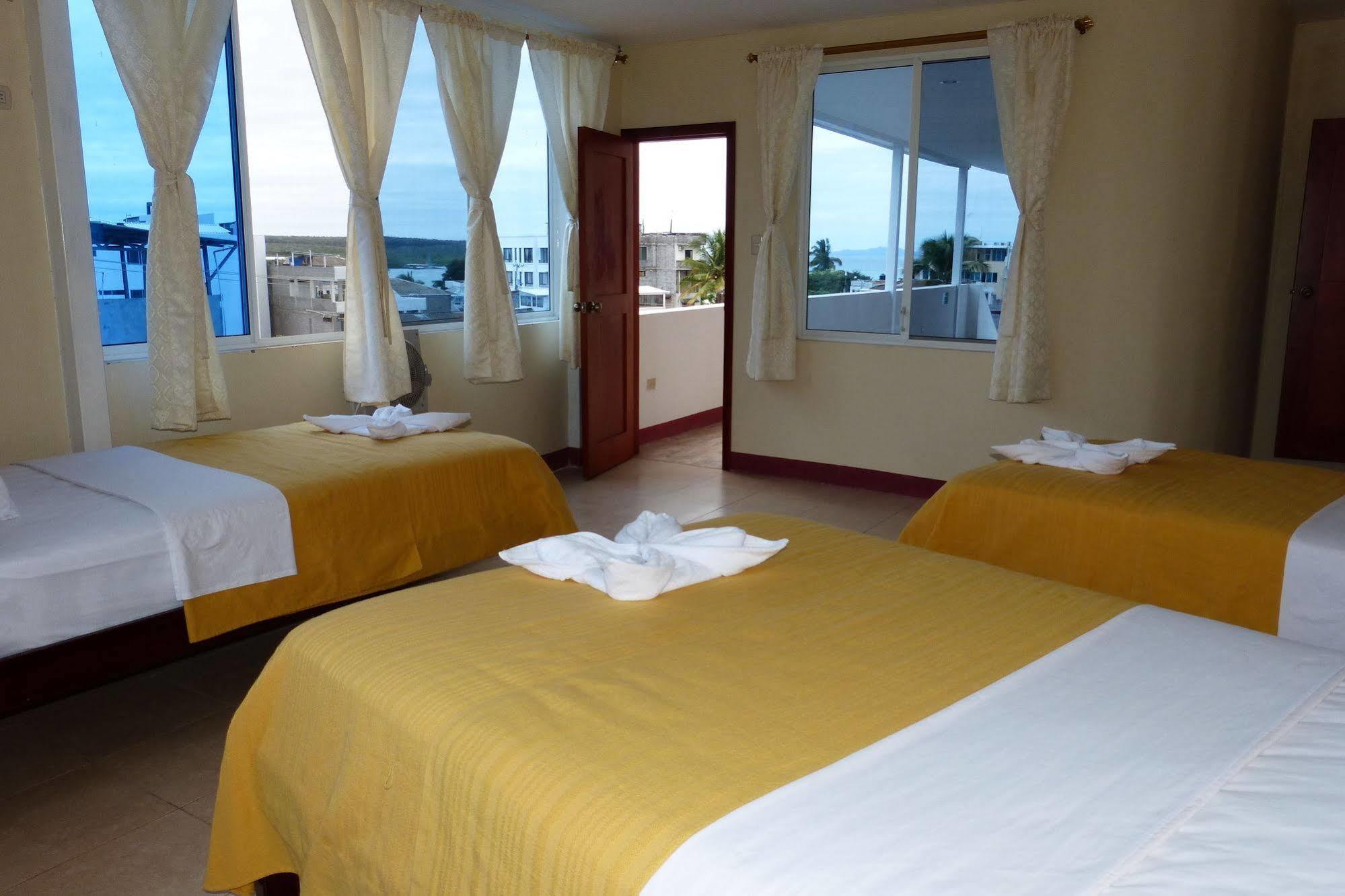 Gloria - Galapagos Inn Puerto Ayora  Exteriör bild