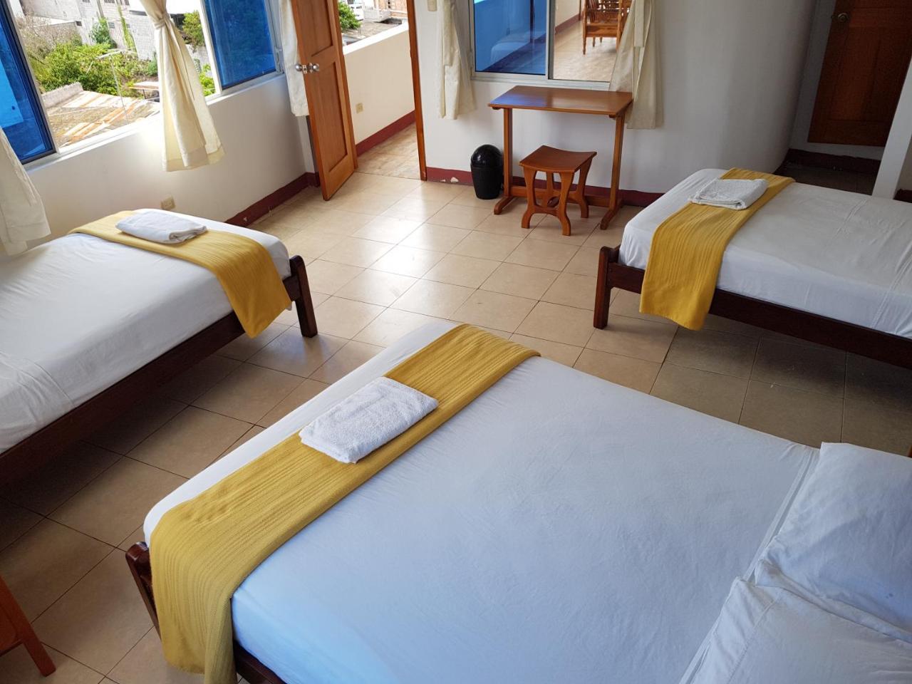 Gloria - Galapagos Inn Puerto Ayora  Exteriör bild
