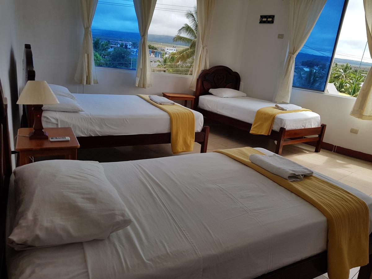 Gloria - Galapagos Inn Puerto Ayora  Exteriör bild