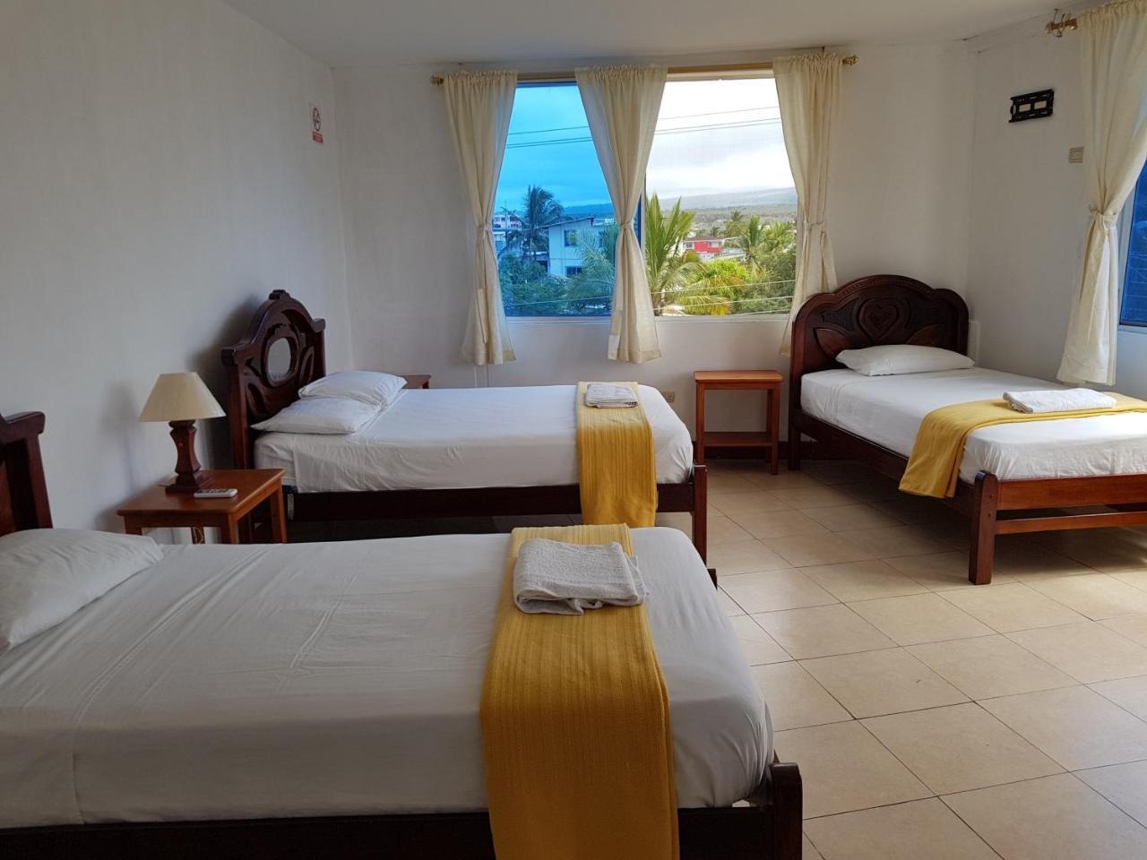 Gloria - Galapagos Inn Puerto Ayora  Exteriör bild
