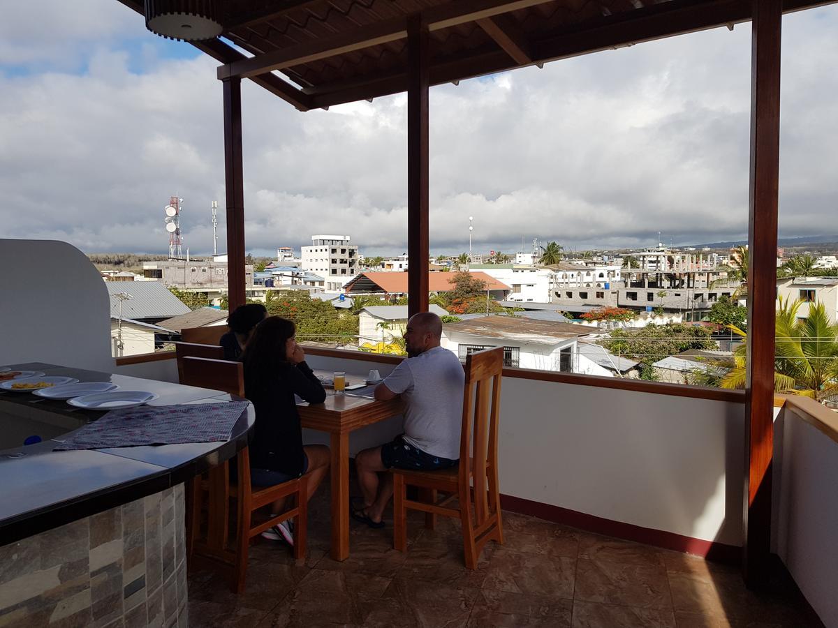 Gloria - Galapagos Inn Puerto Ayora  Exteriör bild