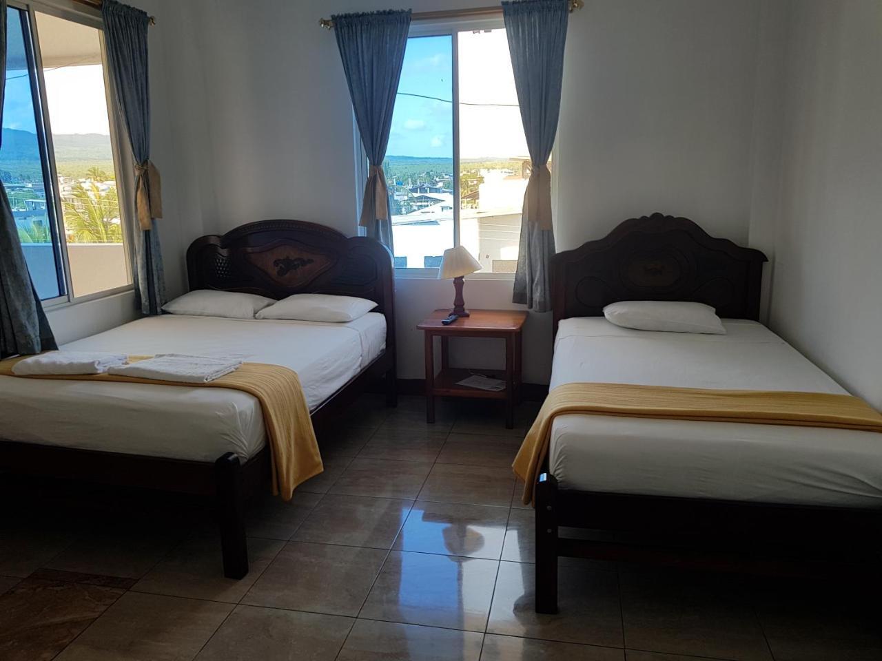 Gloria - Galapagos Inn Puerto Ayora  Exteriör bild
