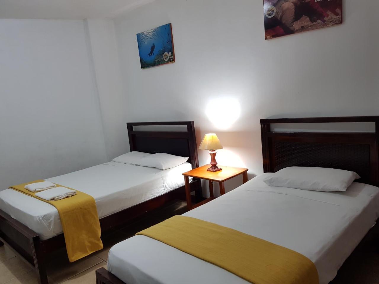 Gloria - Galapagos Inn Puerto Ayora  Exteriör bild