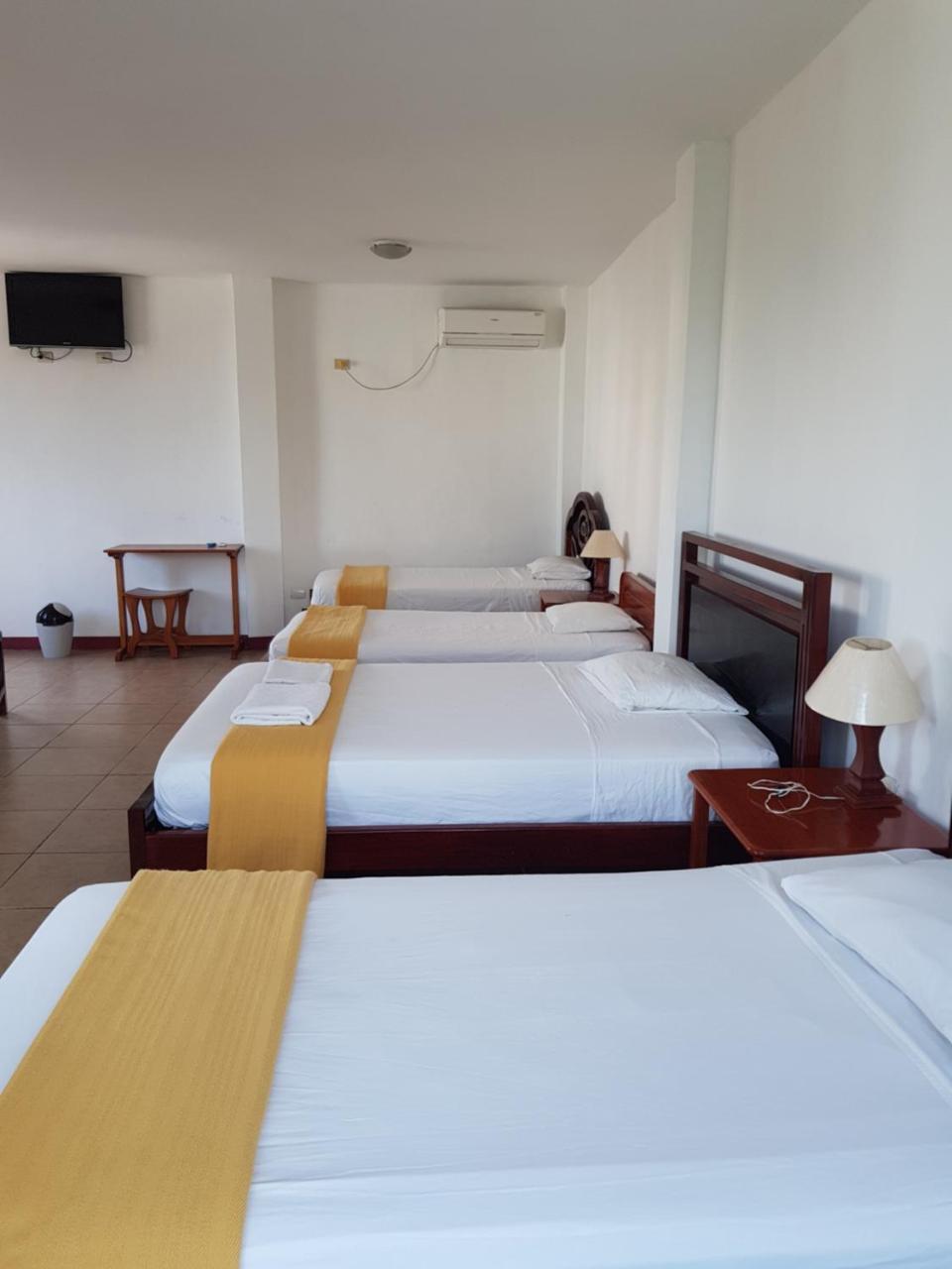 Gloria - Galapagos Inn Puerto Ayora  Exteriör bild