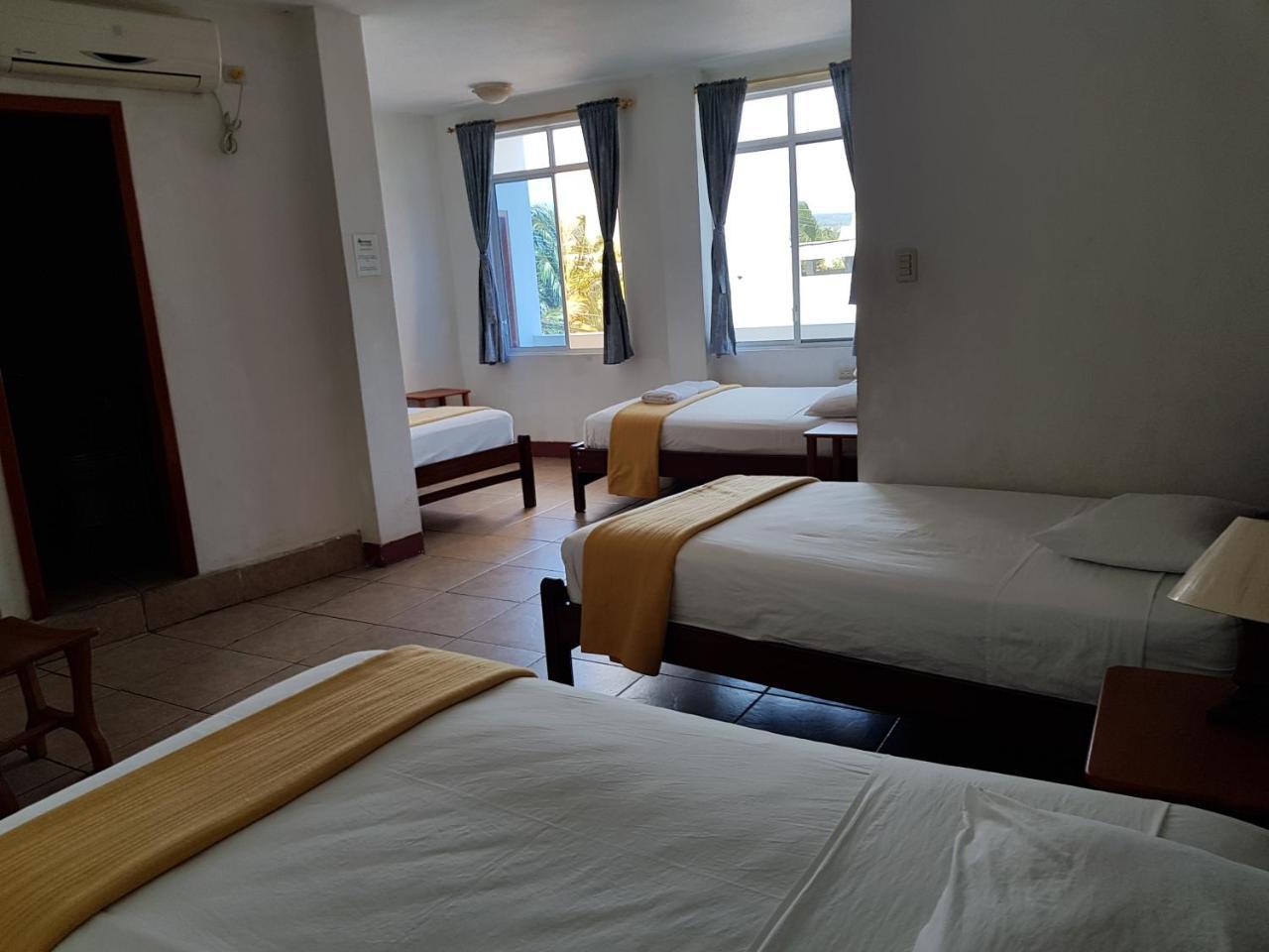 Gloria - Galapagos Inn Puerto Ayora  Exteriör bild