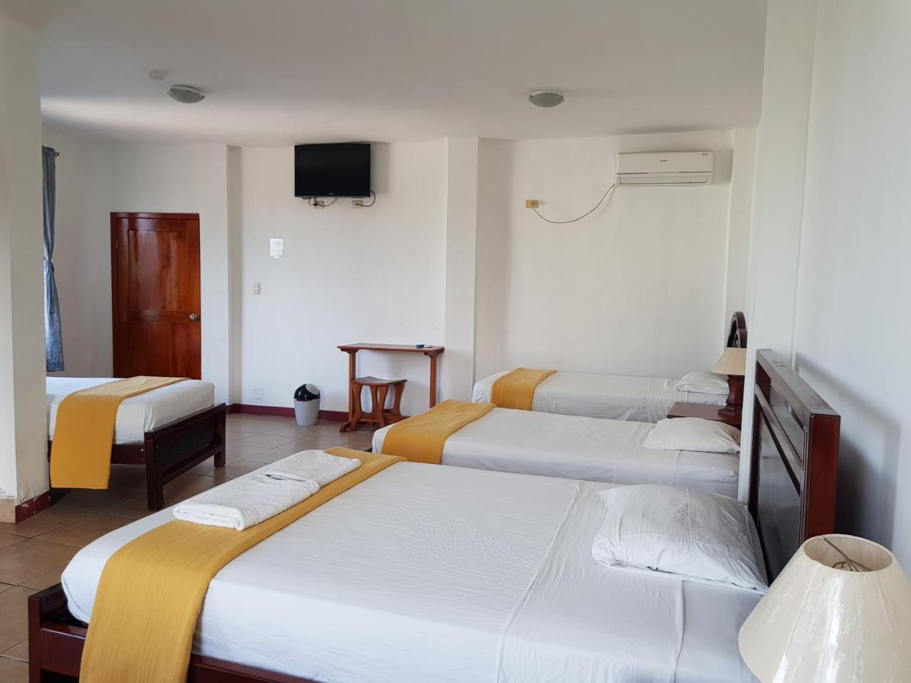 Gloria - Galapagos Inn Puerto Ayora  Exteriör bild