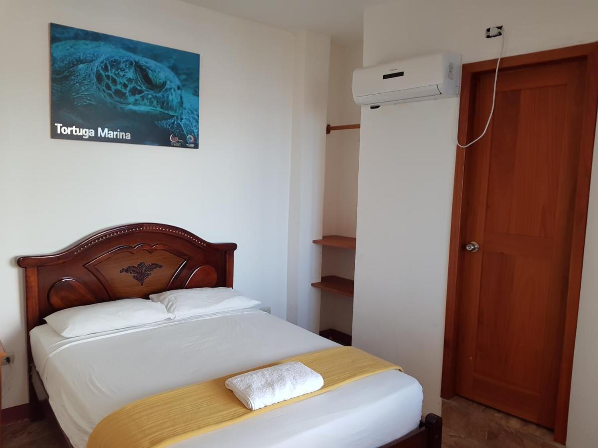 Gloria - Galapagos Inn Puerto Ayora  Exteriör bild